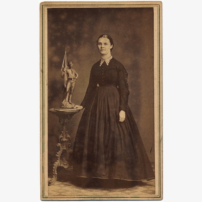 Female Subject and a Soldier's Statue